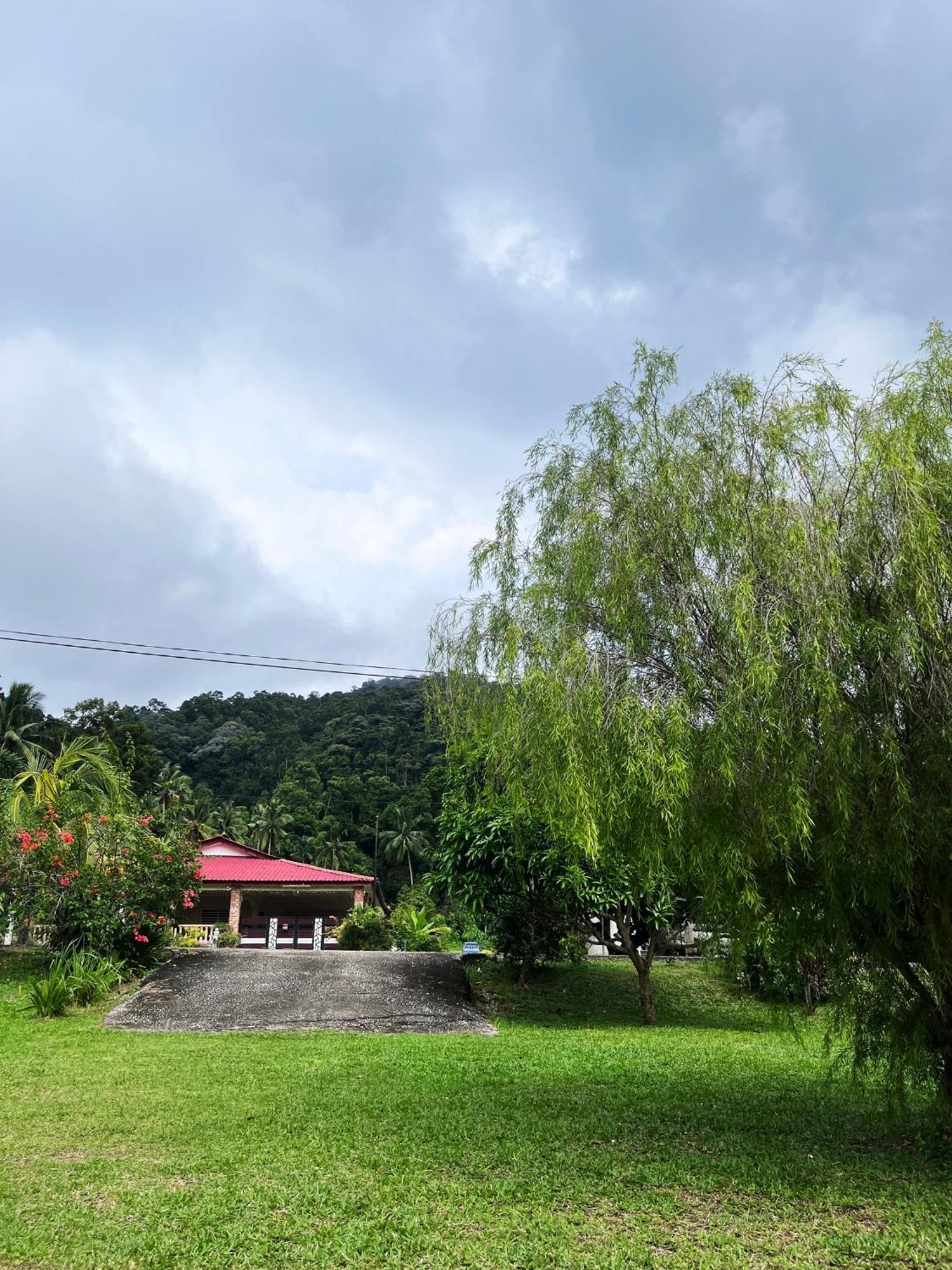 Purple Cube At Lumut Cube Homestay Kontena Buitenkant foto