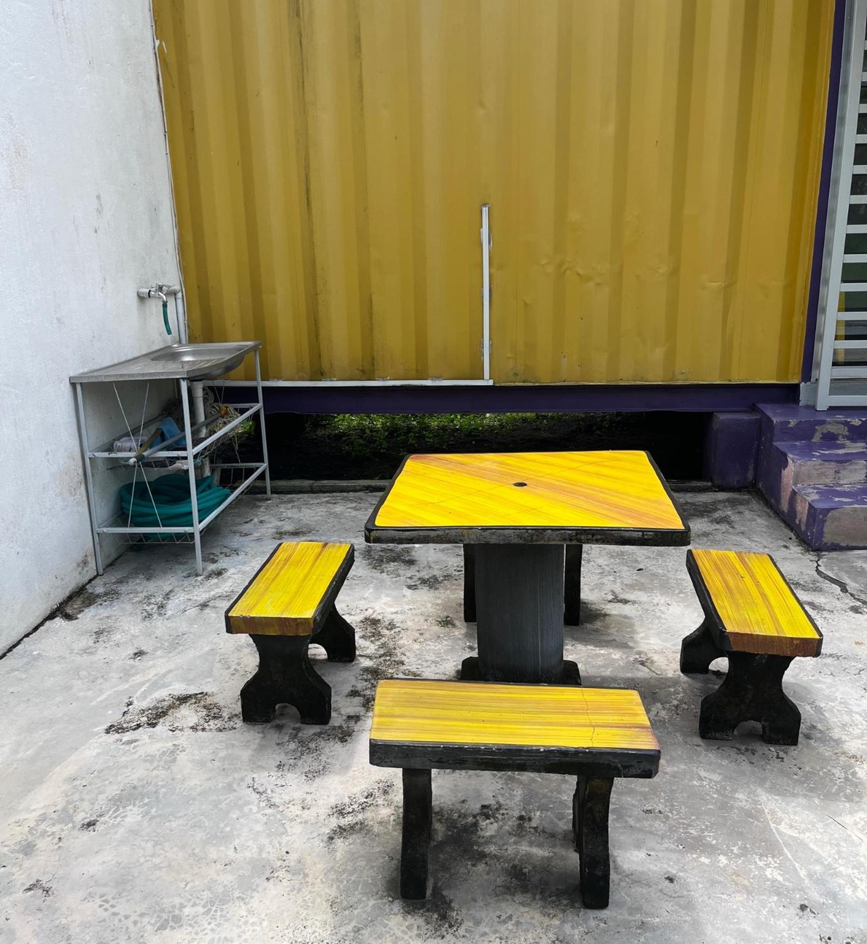 Purple Cube At Lumut Cube Homestay Kontena Buitenkant foto