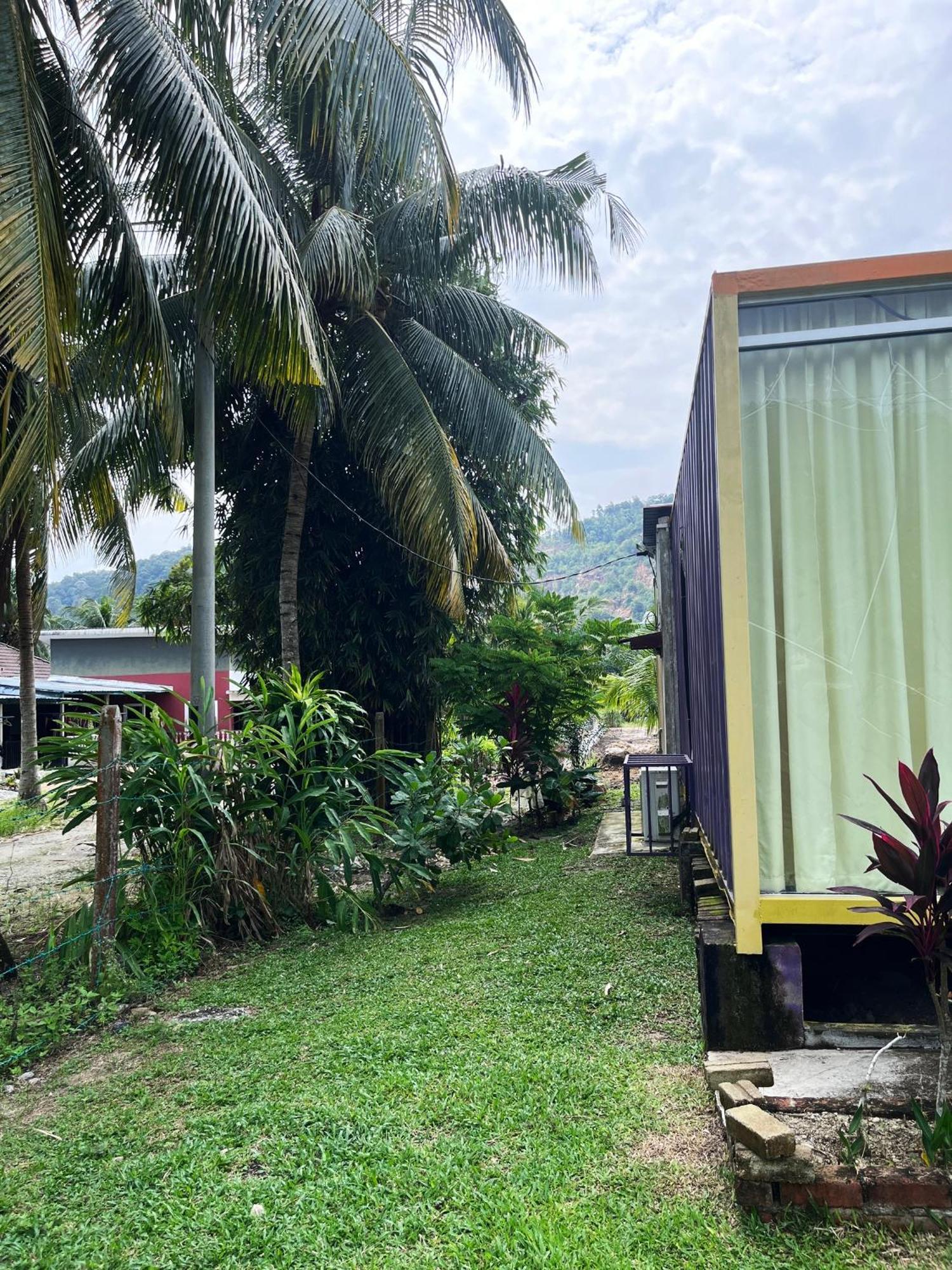 Purple Cube At Lumut Cube Homestay Kontena Buitenkant foto
