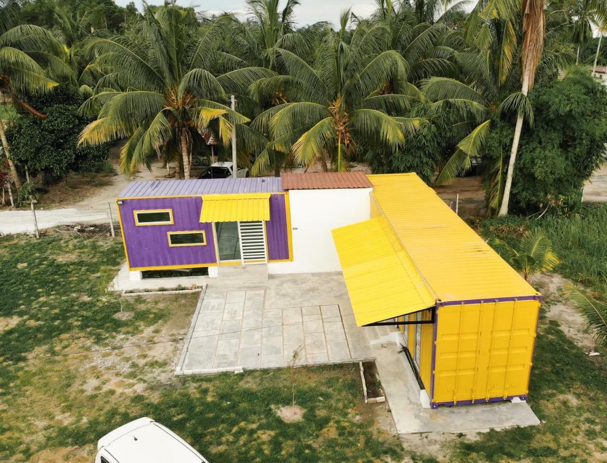 Purple Cube At Lumut Cube Homestay Kontena Buitenkant foto