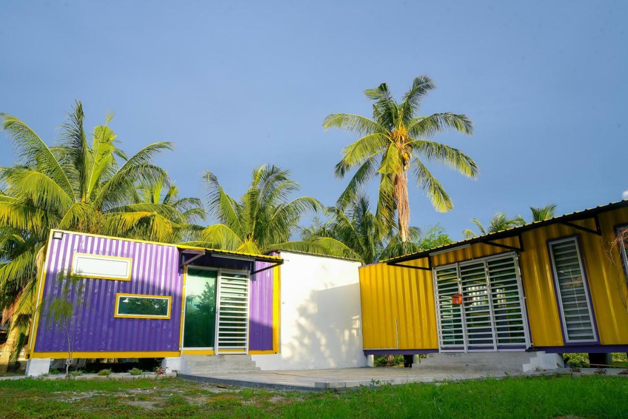 Purple Cube At Lumut Cube Homestay Kontena Buitenkant foto