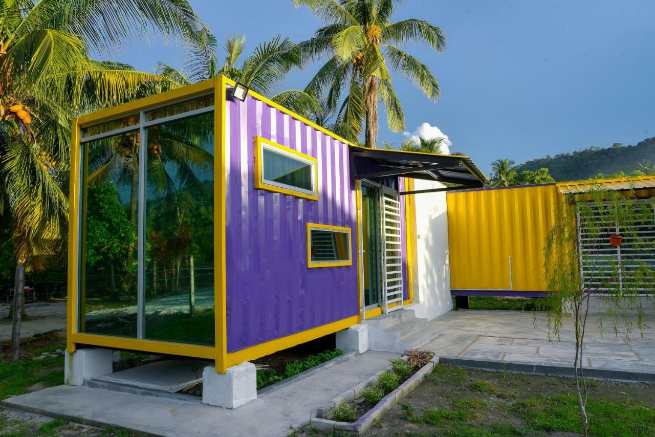 Purple Cube At Lumut Cube Homestay Kontena Buitenkant foto